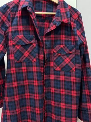 Camisa larga a cuadros roja y azul