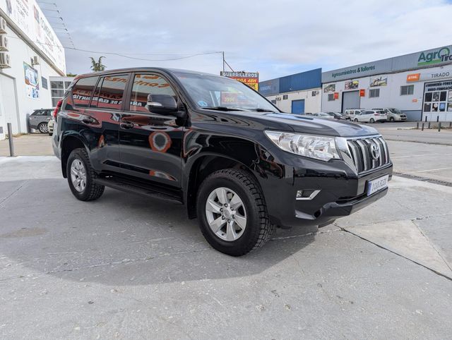 TOYOTA Land Cruiser 2.8 D-4D GX 7 Plazas