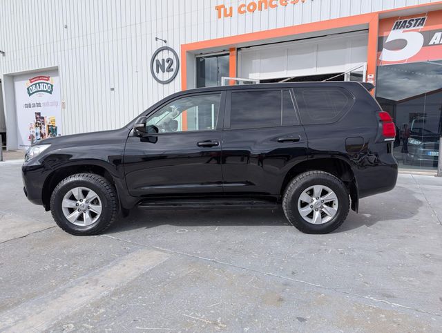 TOYOTA Land Cruiser 2.8 D-4D GX 7 Plazas