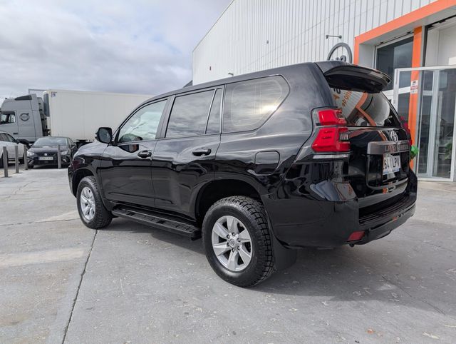TOYOTA Land Cruiser 2.8 D-4D GX 7 Plazas