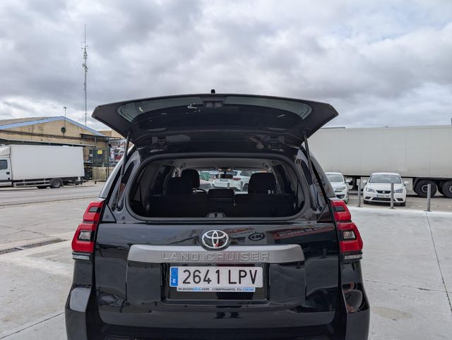 TOYOTA Land Cruiser 2.8 D-4D GX 7 Plazas