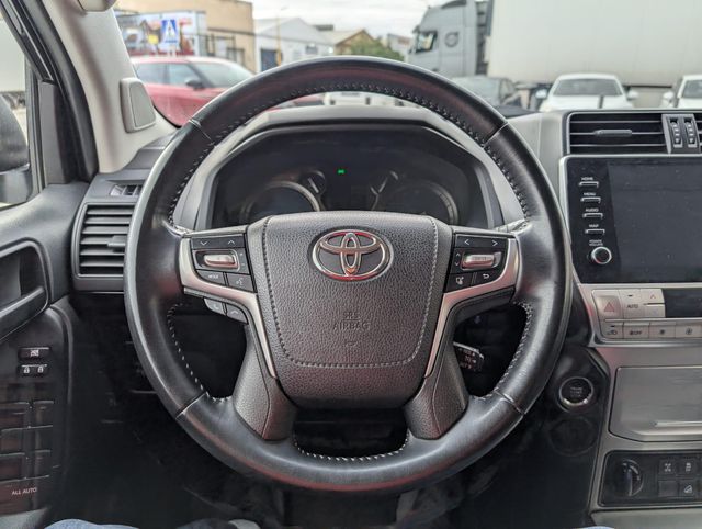 TOYOTA Land Cruiser 2.8 D-4D GX 7 Plazas