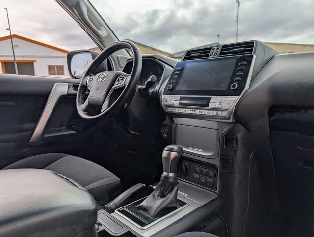 TOYOTA Land Cruiser 2.8 D-4D GX 7 Plazas