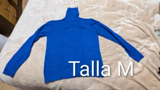 Vari vestiti in buono stato