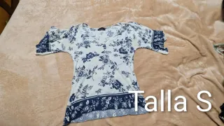 Vari vestiti in buono stato