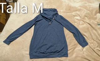 Vari vestiti in buono stato