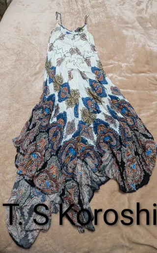 Vari vestiti in buono stato