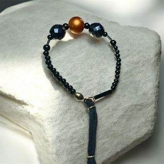 Pulsera de perlas grises y naranjas