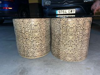 Tavolo in cristallo con 4 puff pelle di serpente