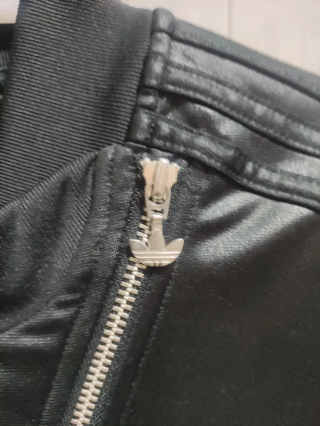 Chaqueta,pantalon, Adidas,nike  Negra brillante.