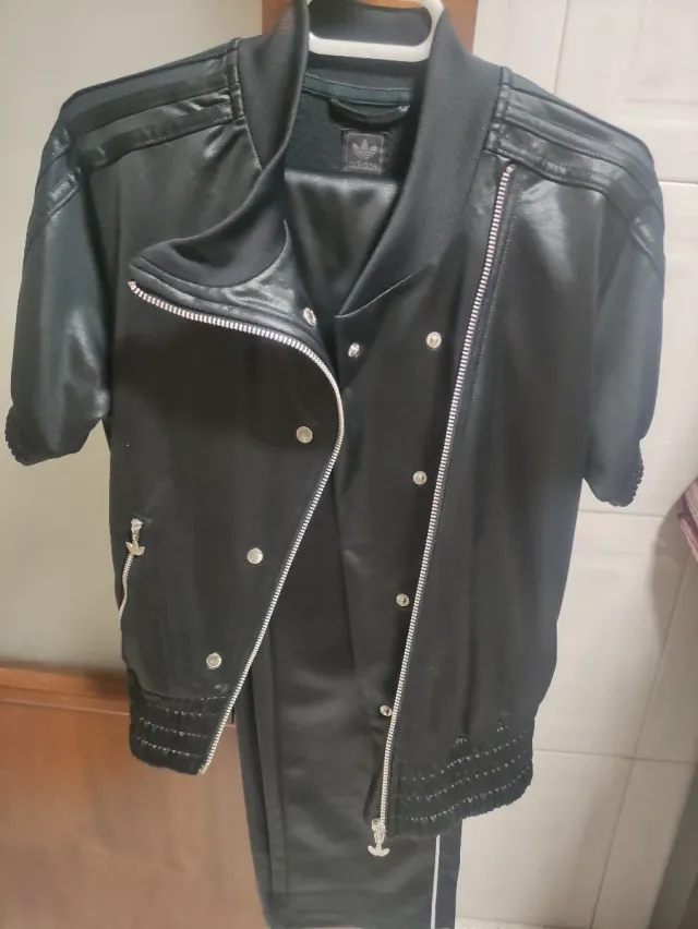 Chaqueta,pantalon, Adidas,nike  Negra brillante.