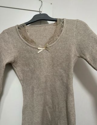 Top manga larga encaje y lazo