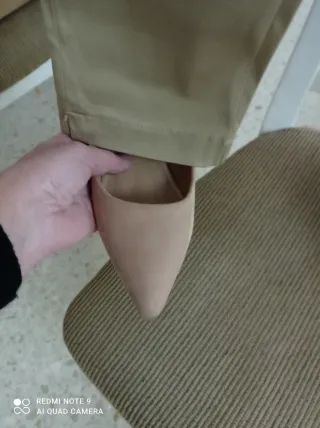 Conjunto chaqueta bordada y pantalón beige