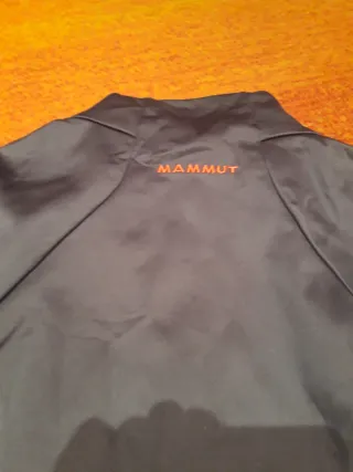 Cazadora Montaña Mammut XL Softech