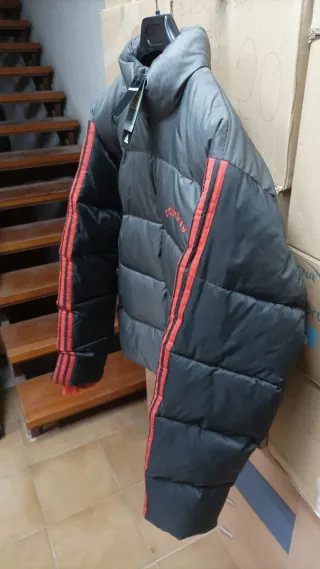 Chaqueta Adidas Negra y Roja Nueva