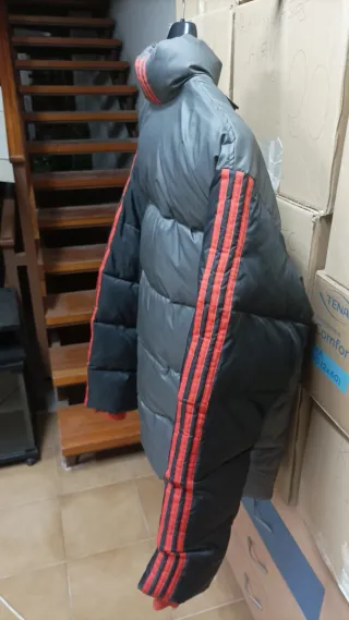 Chaqueta Adidas Negra y Roja Nueva