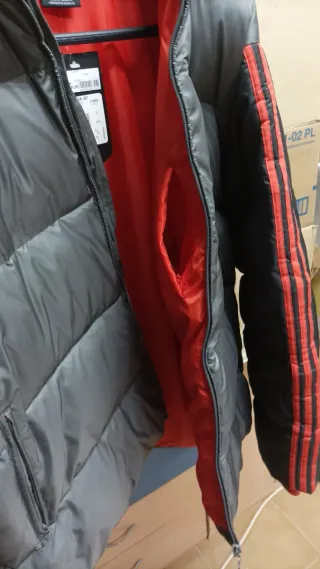 Chaqueta Adidas Negra y Roja Nueva