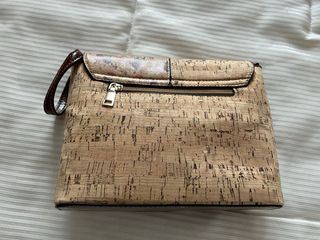 Bolso bandolera de corcho con flores