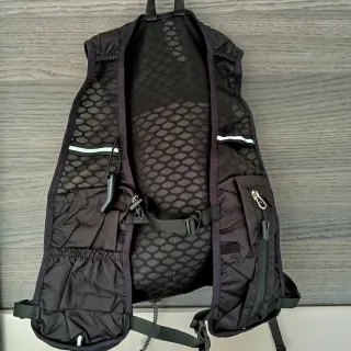 Mochila ligera 10L running y trail – Nueva