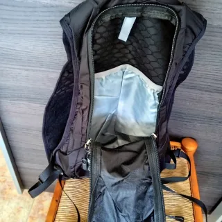 Mochila ligera 10L running y trail – Nueva