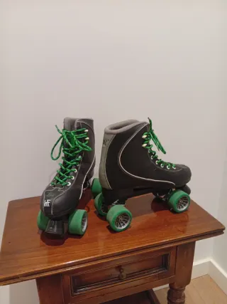 Patines 4 Ruedas Adulto Negros y Verdes