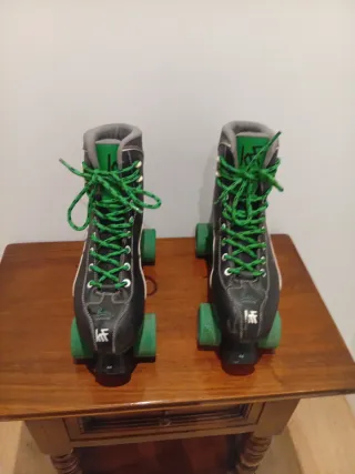 Patines 4 Ruedas Adulto Negros y Verdes