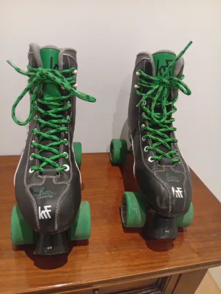 Patines 4 Ruedas Adulto Negros y Verdes