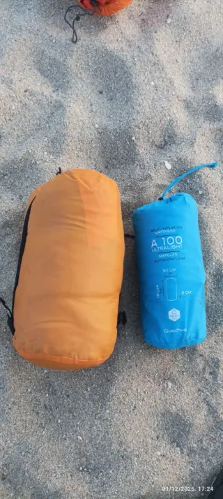 Colchoneta hinchable camping y saco de dormir