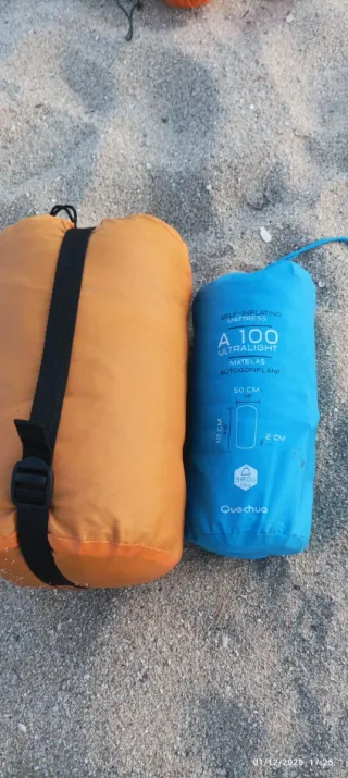 Colchoneta hinchable camping y saco de dormir