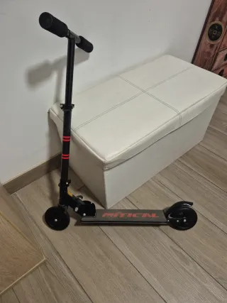 Patinete infantil negro MÍTICAL