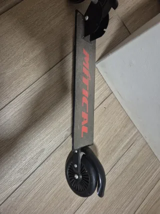 Patinete infantil negro MÍTICAL