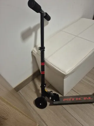 Patinete infantil negro MÍTICAL