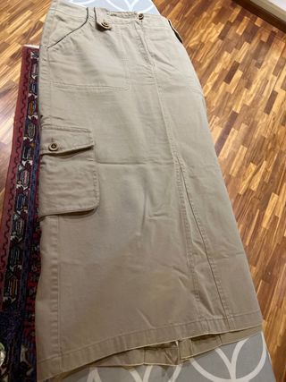 Falda midi beige marca jocavi