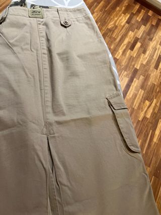 Falda midi beige marca jocavi