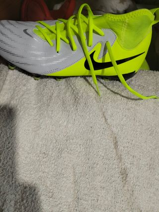 Tenis Nike Grises y Amarillos