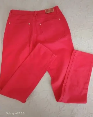 Pantalón vaquero recto Pedro del Hierro rojo