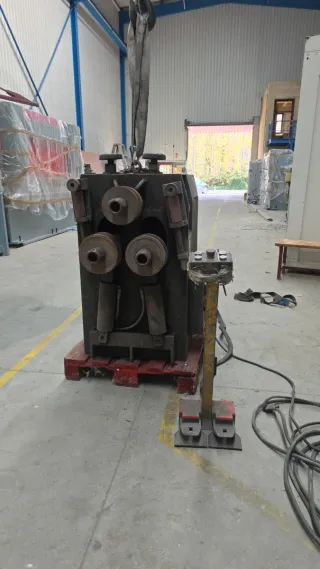 Curvadora de perfiles Comac