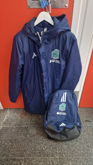 Parka Adidas Hombre Azul. Regalo mochila