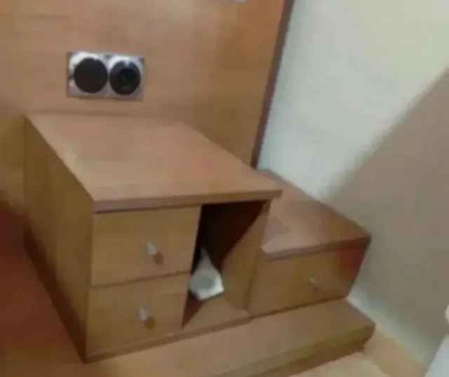 Cabezal de cama con mesitas de noche