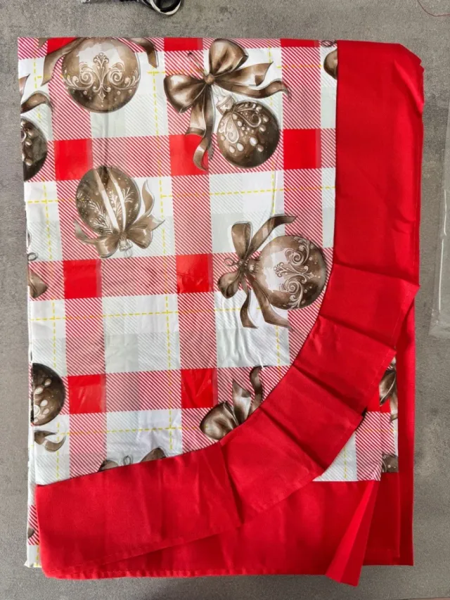 Tovaglia Natale fantasia tessuto e plastica