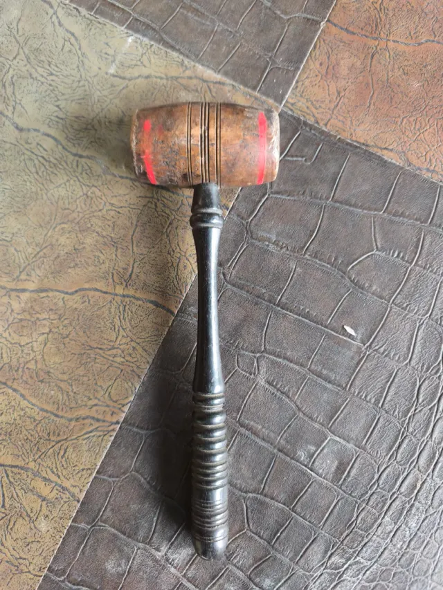Martello Giudice Vintage in Legno e Metallo