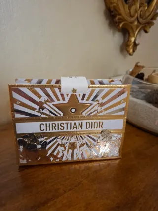 Busta Dior natalizia oro e bianca