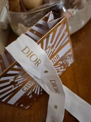 Busta Dior natalizia oro e bianca