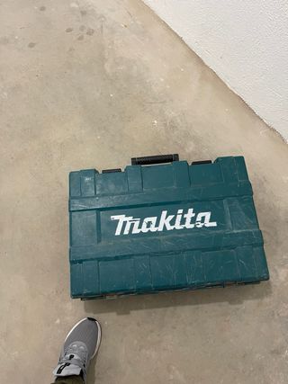 Martillo Makita con maletín