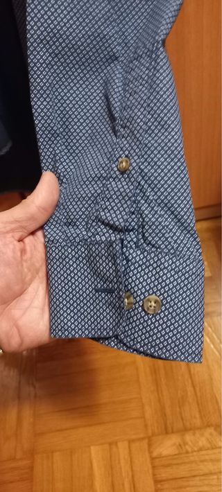 Camisa azul slim fit con estampado