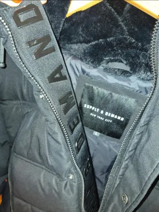 Abrigo Supply&Demand talla L, como nuevo.