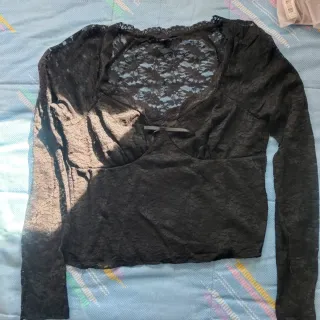 Top encaje negro manga larga
