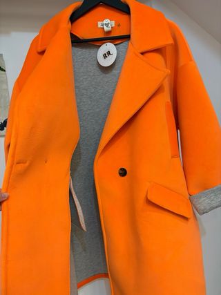 Abrigo oversize neopreno naranja talla única