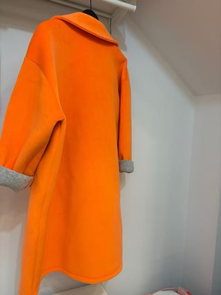 Abrigo oversize neopreno naranja talla única