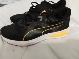 Dos  Zapatillas deportivas